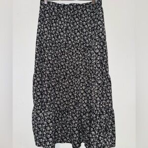 🎉Floral Black and White Skirt Size XL